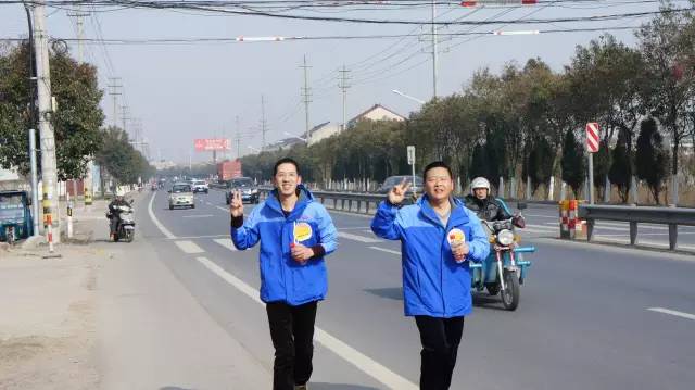 橡塑保溫材料廠家銷售員奔跑中